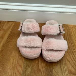 Koolaburra Fluffy Slides